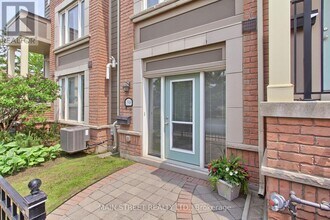 15949 Bayview Ave in Aurora, ON - Building Photo - Building Photo