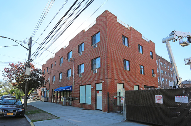 10718 37th Dr in Corona, NY - Building Photo - Building Photo