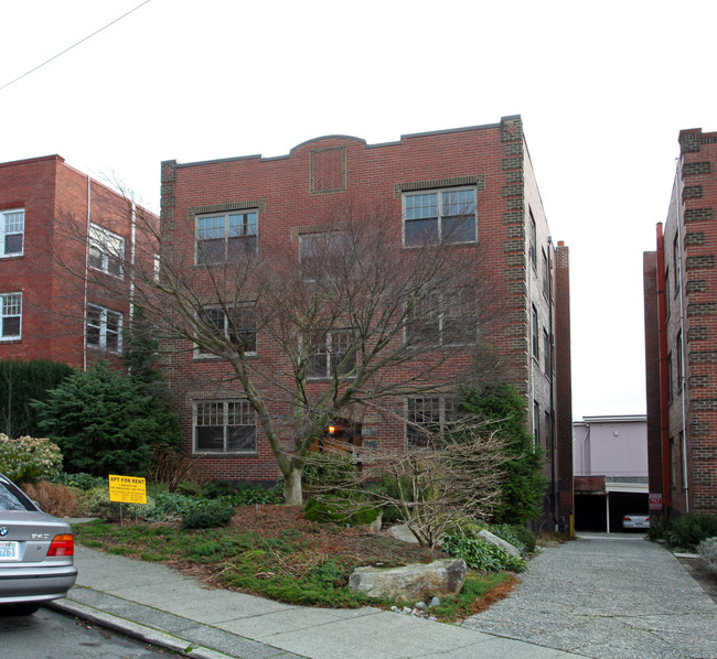 Aladdin Apartments in Seattle, WA - Building Photo - Building Photo