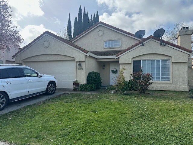 8320 Dalkeith Way in Sacramento, CA - Building Photo