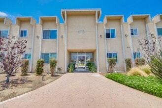 6113 8th Ave in Los Angeles, CA - Foto de edificio - Building Photo