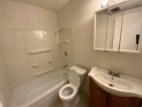 1630 W Amos Dr in Columbia, MO - Building Photo - Building Photo