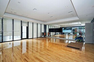 1010 Brickell Ave, Unit 1403 in Miami, FL - Building Photo - Building Photo