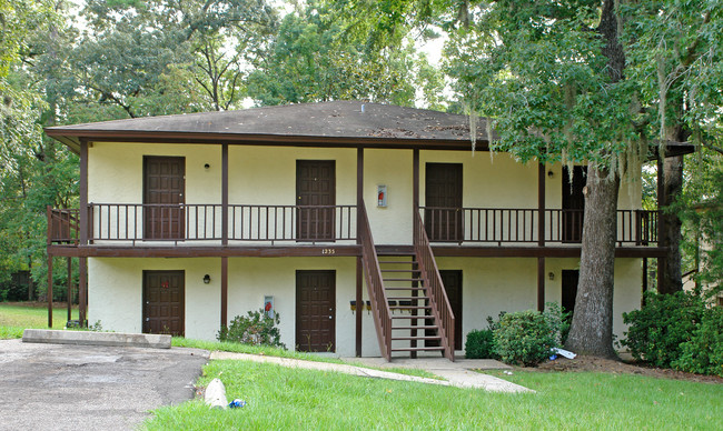 1235 Buckingham Dr in Tallahassee, FL - Foto de edificio - Building Photo