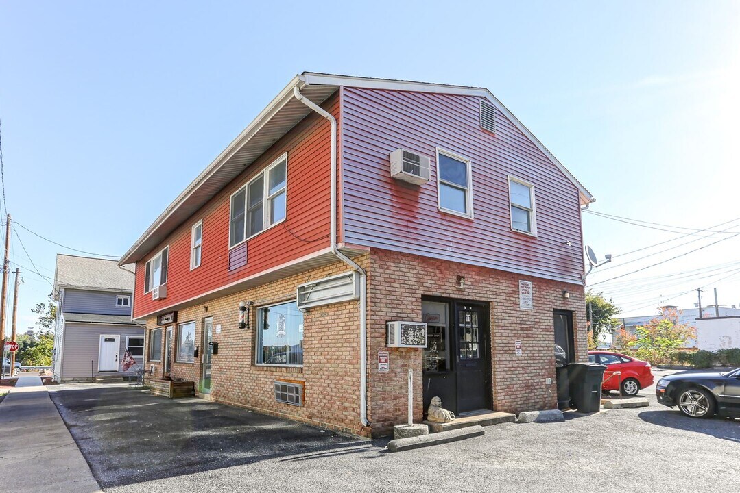 11 Poplar St in Wormleysburg, PA - Building Photo