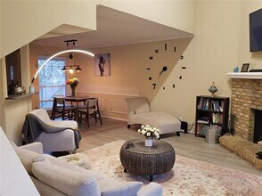5565 Preston Oaks Rd in Dallas, TX - Building Photo - Building Photo