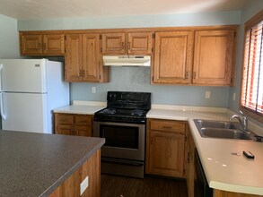 2216 Woodrow Way in Allouez, WI - Building Photo - Building Photo