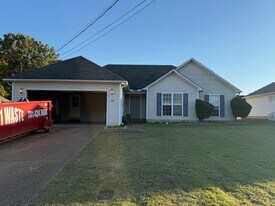 44 Sedgefield Dr in Jackson, TN - Building Photo