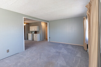 2825 Forest Dr in Cheyenne, WY - Building Photo - Building Photo