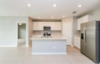 4132 Goldfoil Rd in Spring Hill, FL - Building Photo - Building Photo