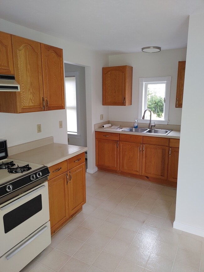 15 Barstow Ave, Unit 1 in Hanover, MA - Foto de edificio - Building Photo