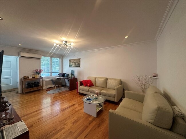 254-15 87th Ave in Queens, NY - Foto de edificio - Building Photo