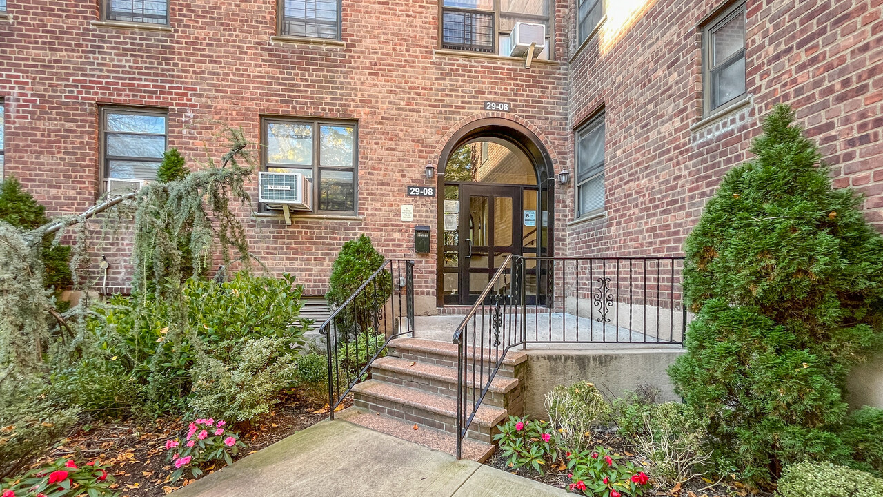 29-08 139th St in Flushing, NY - Foto de edificio