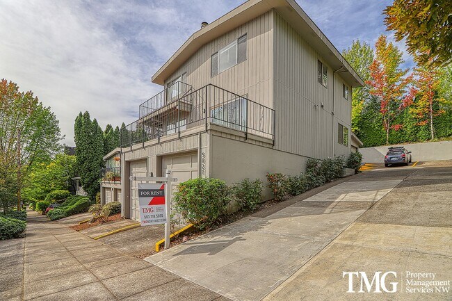 5013-5025-5025 S View Point Ter in Portland, OR - Building Photo - Building Photo