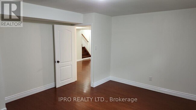 36 Clarion Rd in Brampton, ON - Building Photo - Building Photo