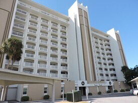 633 Alhambra Rd in Venice, FL - Building Photo