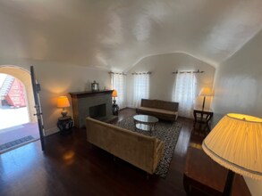 16521 Normandie Ave in Gardena, CA - Foto de edificio - Building Photo