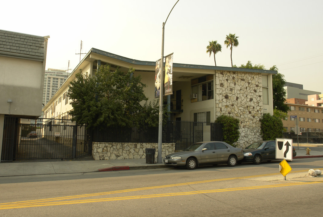 1749 N Las Palmas Ave SW in Los Angeles, CA - Foto de edificio