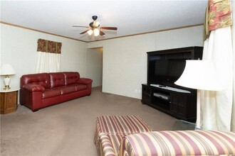 31142 US-190 in Lacombe, LA - Foto de edificio - Building Photo