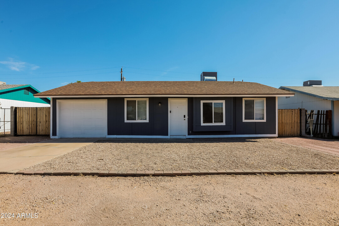 1967 S Papago Dr in Apache Junction, AZ - Building Photo