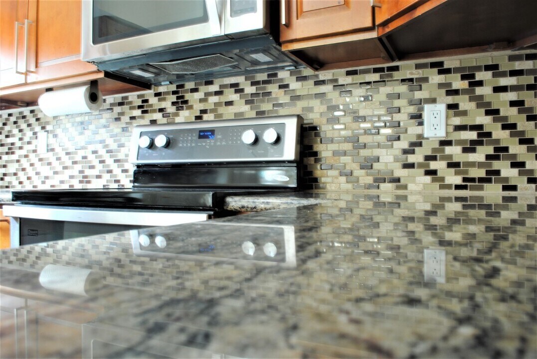 3300 Bellefontaine in Houston, TX - Building Photo