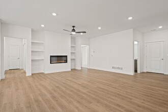 6325 Murano Way in Columbia, MO - Foto de edificio - Building Photo
