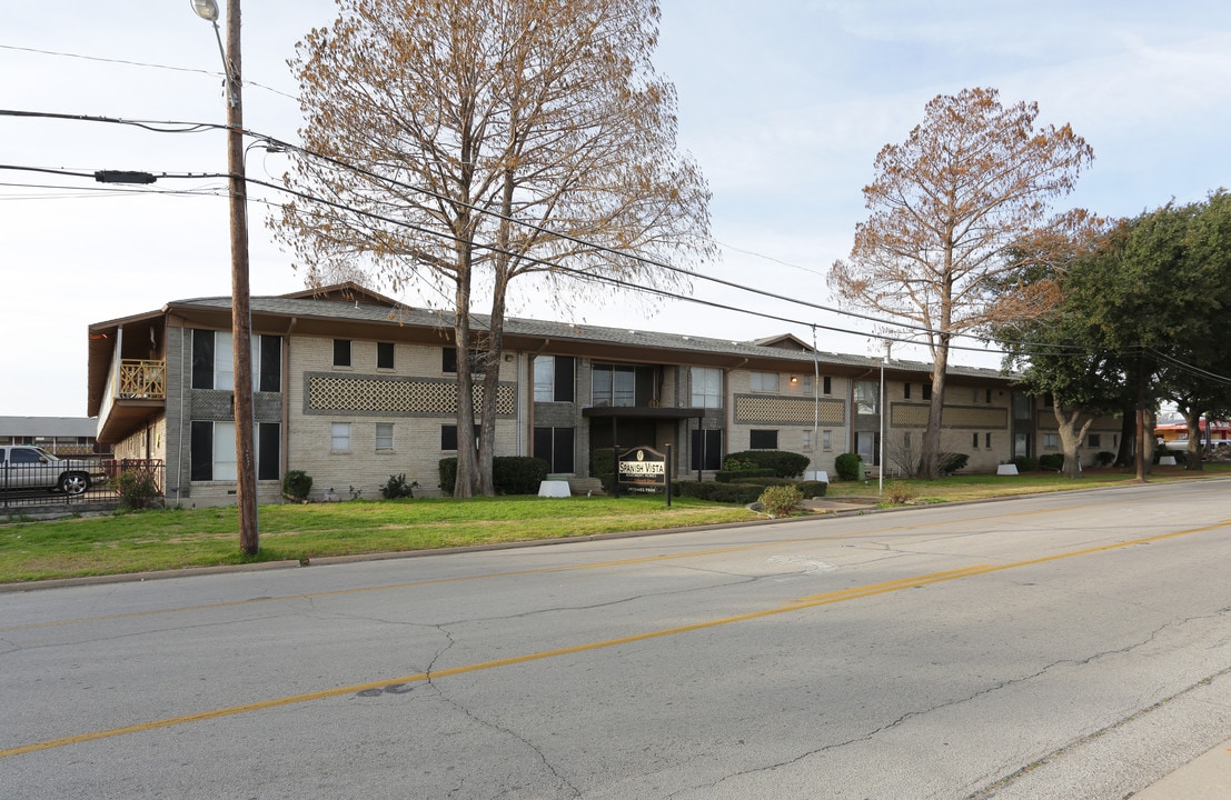 Spanish Vista Apartments in Grand Prairie, TX - Building Photo