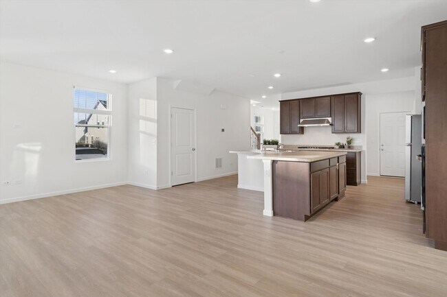 24507 W Kroll Dr in Plainfield, IL - Building Photo - Building Photo