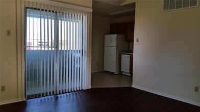 6809 West Gate Blvd in Austin, TX - Building Photo - Building Photo