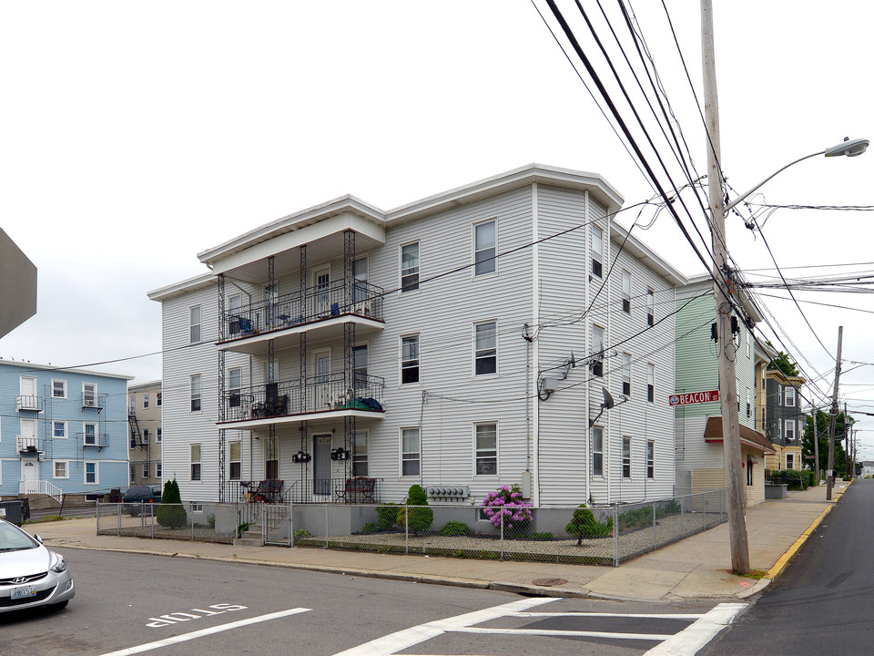 38-40 Beacon St in Central Falls, RI - Building Photo