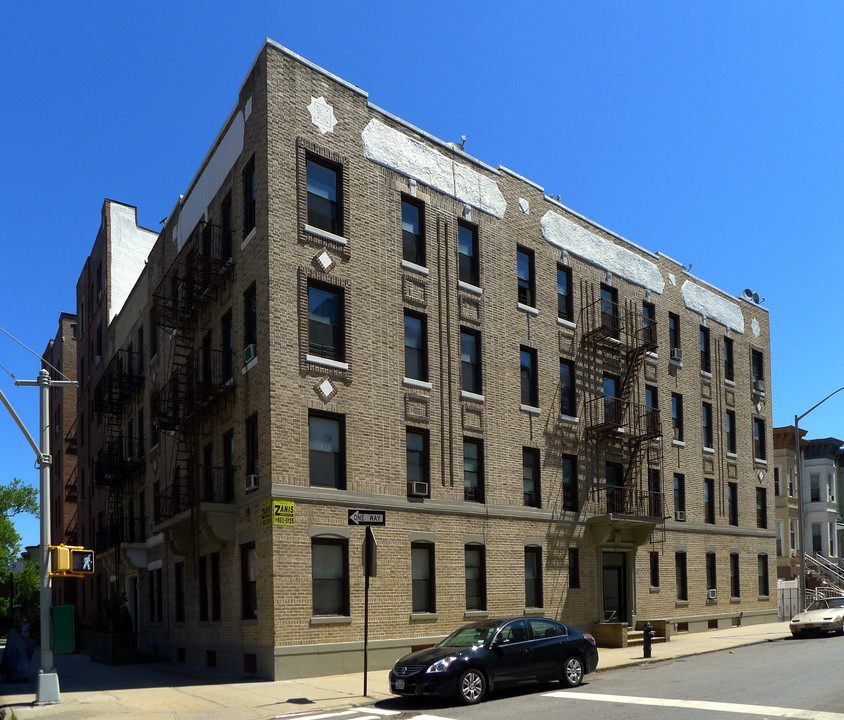 205 71st St in Brooklyn, NY - Building Photo