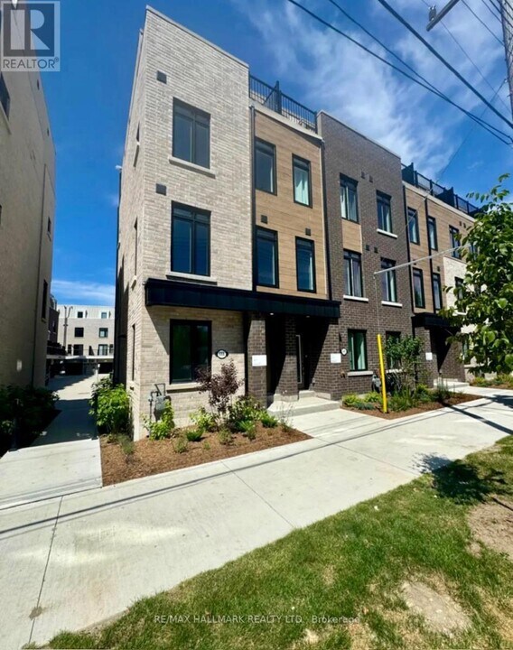 68A Tisdale Ave in Toronto, ON - Building Photo