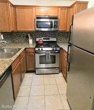 355 N Maple St-Unit -Apt 112 in Burbank, CA - Building Photo - Building Photo