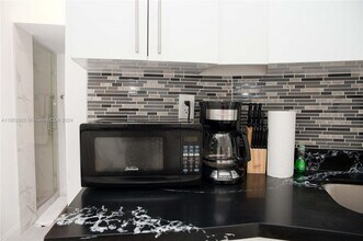 4105 N Ocean Dr, Unit 1A in Lauderdale-by-the-Sea, FL - Building Photo - Building Photo