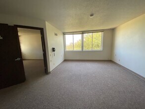 Woodland Park - Holstein in Holstein, IA - Building Photo - Building Photo