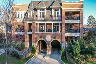 2251 Selwyn Ave in Charlotte, NC - Foto de edificio - Building Photo