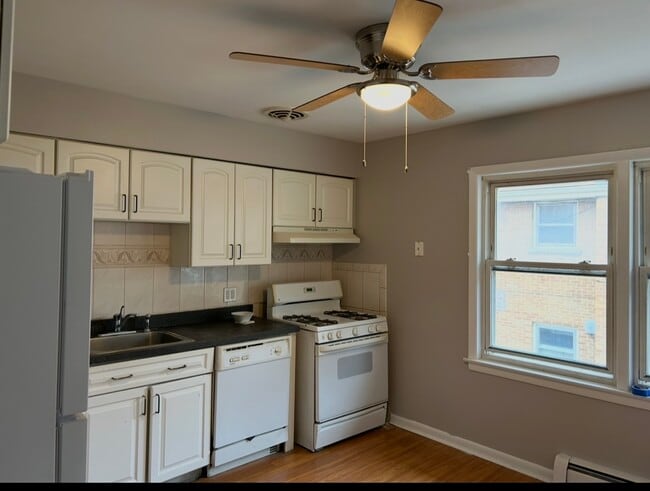 1039 David Dr, Unit 2E in Bensenville, IL - Building Photo - Building Photo