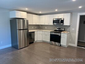 328 Bank St in Harwich, MA - Building Photo