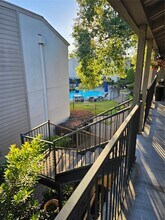 1100 Augusta Dr in Houston, TX - Building Photo - Building Photo