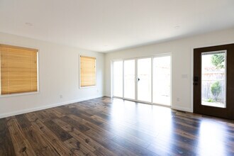 953 Dennison Ave in Columbus, OH - Foto de edificio - Building Photo