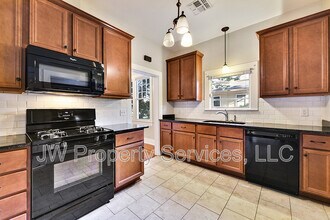 323 Phosphor Ave in Metairie, LA - Building Photo - Building Photo