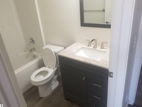 1002 W Broomfield St in Mt. Pleasant, MI - Building Photo - Building Photo