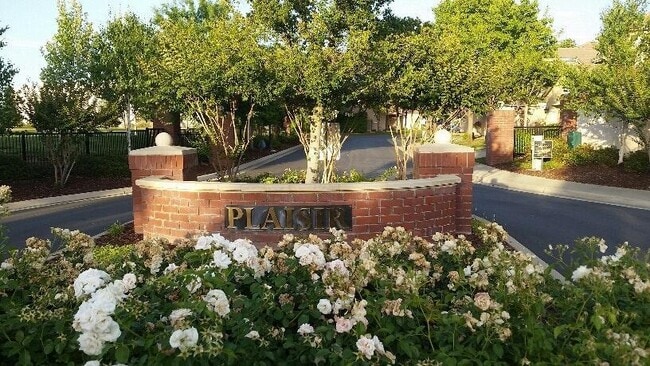 5066 Trouville Ln in Sacramento, CA - Foto de edificio - Building Photo