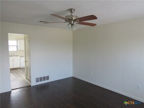 142 Wolfe Rd in Copperas Cove, TX - Foto de edificio - Building Photo