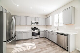 7203 W Illini St in Phoenix, AZ - Building Photo - Building Photo