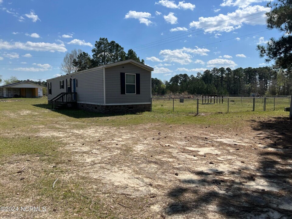 4188 Lobelia Rd in Vass, NC - Building Photo