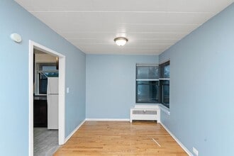 1360 W Touhy Ave in Chicago, IL - Foto de edificio - Building Photo