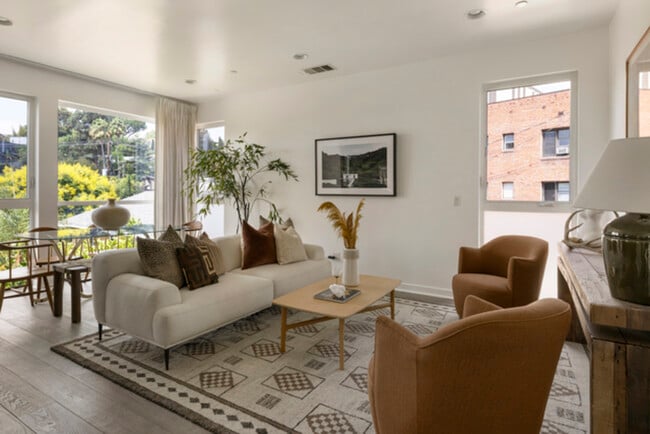 1639 N Bancroft St in Los Angeles, CA - Building Photo - Building Photo