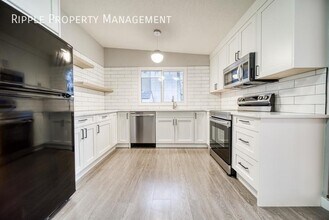 5808 Dalridge Hill NW in Calgary, AB - Building Photo - Building Photo