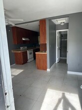 2131 Hayes St in Hollywood, FL - Building Photo - Building Photo
